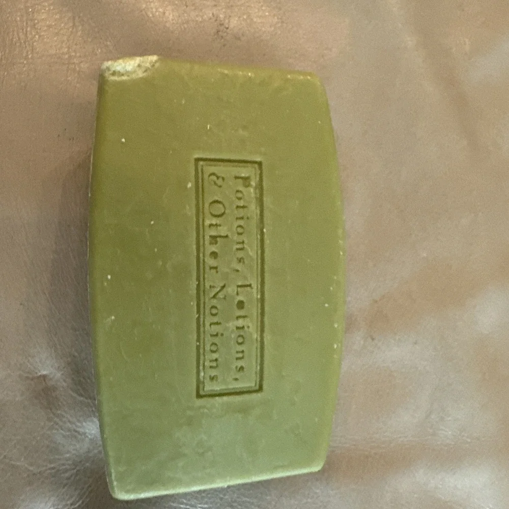 AVON sweet rosemary Crackled Botanical Body‎ Bar Soap - 4 oz.